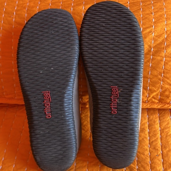 Orthaheel Clayton men’s sand color clogs good  condition  sz 12 - Picture 2 of 4